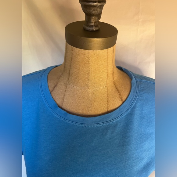 EUC ATHLETA size Medium vibrant blue short sleeve tee - Picture 7 of 10
